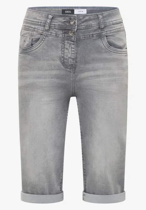 Grijze knielange jeansshort met omslag, vijf zakken, riemlussen en knoop- en ritssluiting.