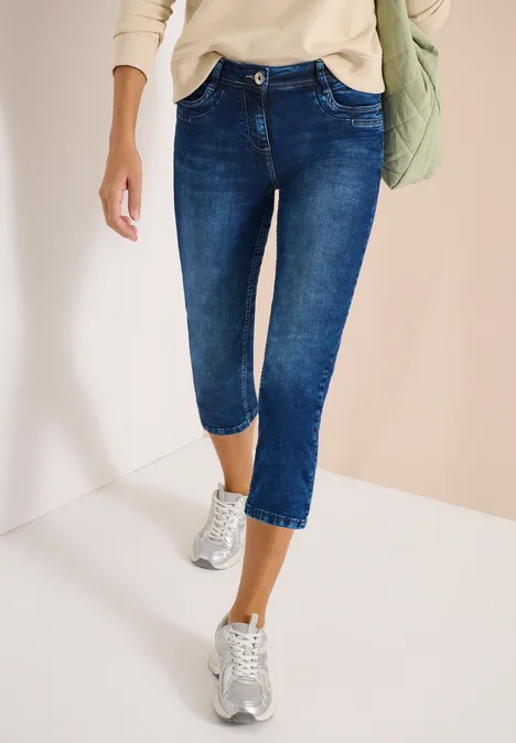 3/4 Slim Leg jeans in casual fit mid blue used wash