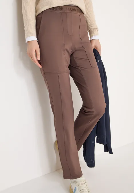 Hose im Causal Fit urban taupe