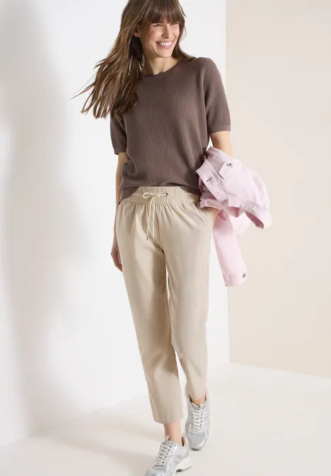 Pantalon Mid Waist Slim Leg en Casual Fit grain beige Pantalon Mid Waist Slim Leg en Casual Fit grain beige