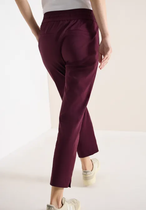 Pantalon Mid Waist Slim Leg en Casual Fit grape red Pantalon Mid Waist Slim Leg en Casual Fit grape red