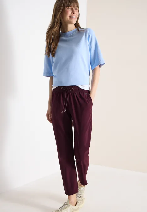 Pantalon Mid Waist Slim Leg en Casual Fit grape red Pantalon Mid Waist Slim Leg en Casual Fit grape red
