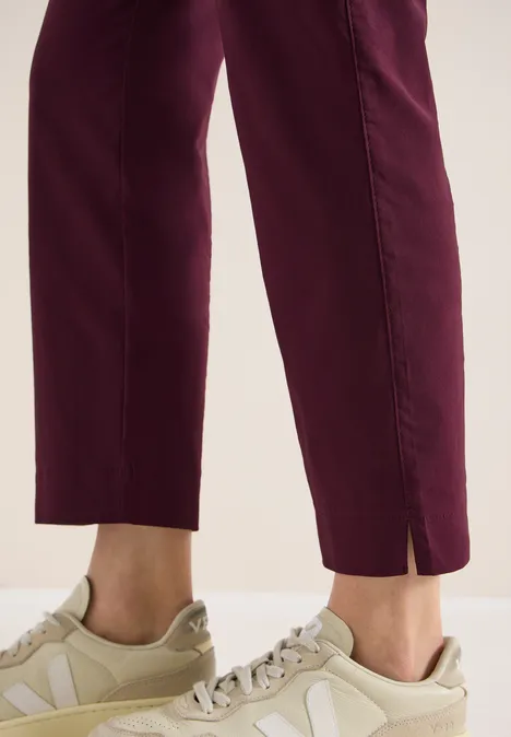 Pantalon Mid Waist Slim Leg en Casual Fit grape red Pantalon Mid Waist Slim Leg en Casual Fit grape red