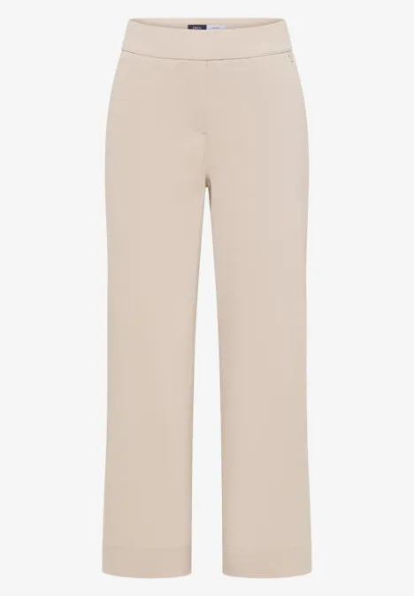 Beige, wijdvallende broek met hoge taille van licht materiaal.