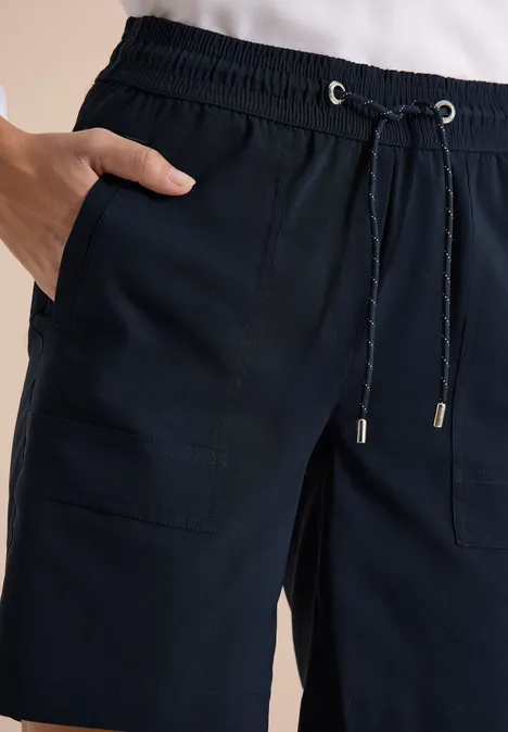 Straight Legs shorts in een Loose Fit universal blue Donkerblauwe, casual broek met trekkoord en opgestikte zakken, hand in de zak.