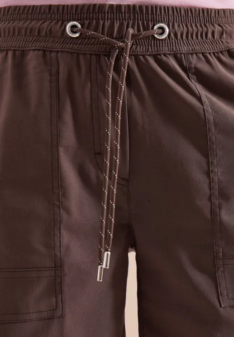 Straight Legs shorts in een Loose Fit brown cacao Donkerbruine cargoshort met trekkoord en opgestikte zakken