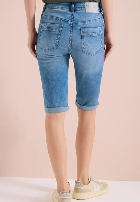 Straight Legs denim shorts in Slim Fit light blue washed