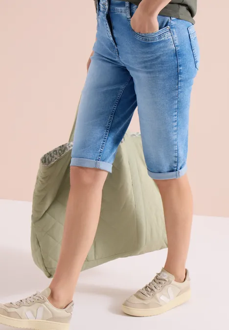 Straight Legs denim shorts in Slim Fit light blue washed