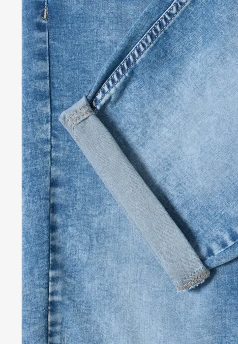 Straight Legs denim shorts in Slim Fit light blue washed