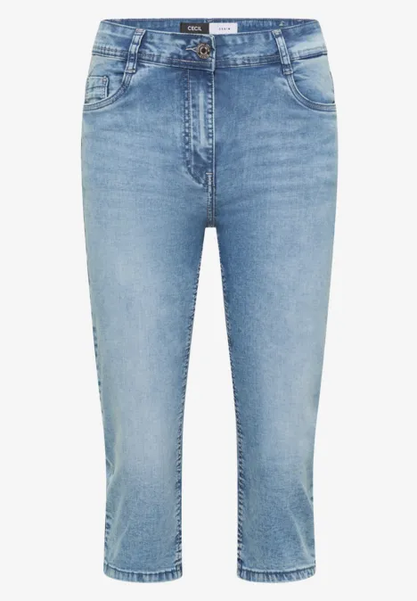 Leichte, hoch taillierte Capri-Jeans in hellem Denim mit Five-Pocket-Design und verkürzter Beinlänge.