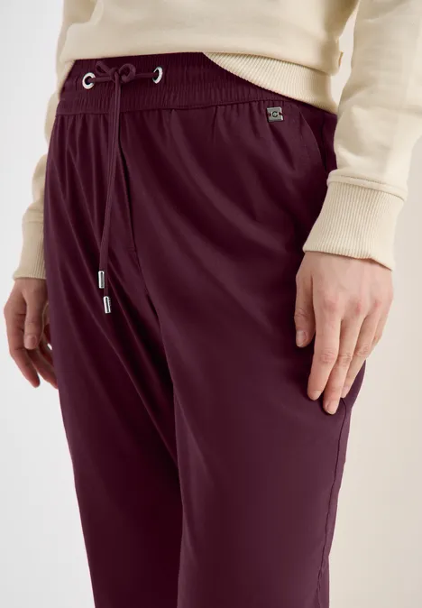 Leichte Hose im Casual Fit mit Stretch grape red Leichte Hose im Casual Fit mit Stretch grape red