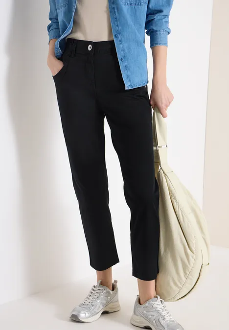 Mid Waist Slim Leg Hose im Casual Fit Black Mid Waist Slim Leg Hose im Casual Fit Black