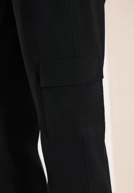 Mid Waist Slim Leg Hose im Cargo-Look Black
