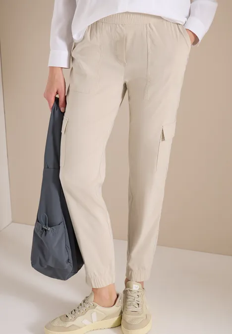 Pantalon Mid Waist Slim Leg au look cargo grain beige