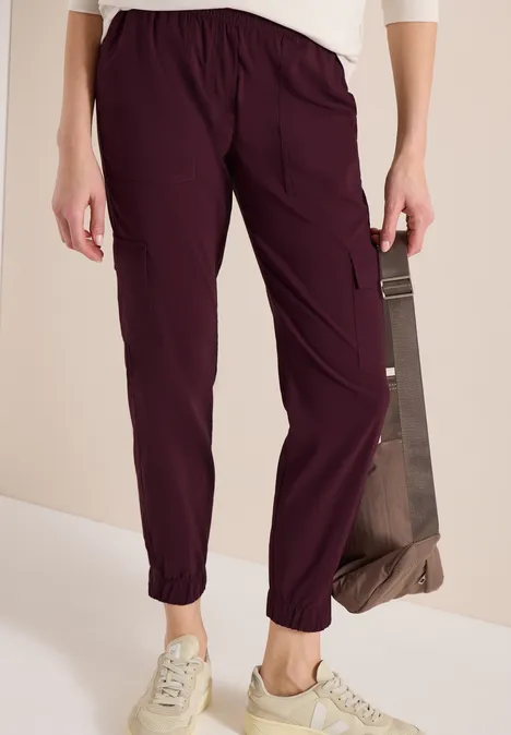 Mid Waist Slim Leg Hose im Cargo-Look grape red