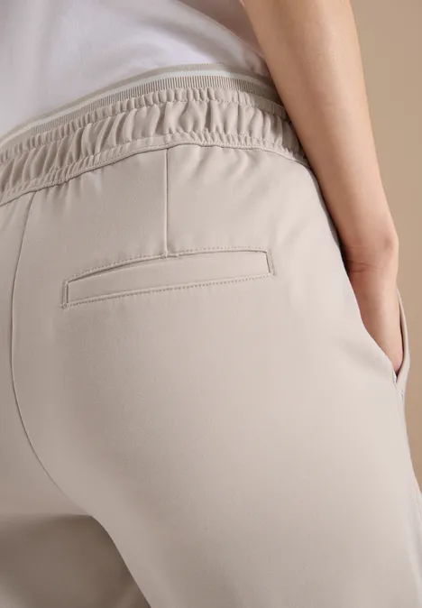 Mid Waist Slim Leg Hose im Casual Fit grain beige