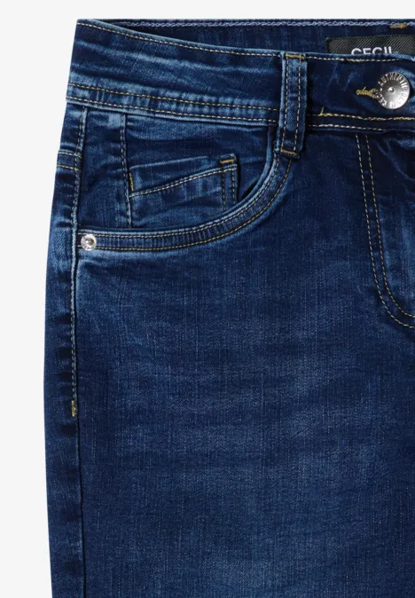 Dunkelblaue Jeans-Front mit Eingrifftasche, Münztasche, Gürtelschlaufen und Metallknopf.