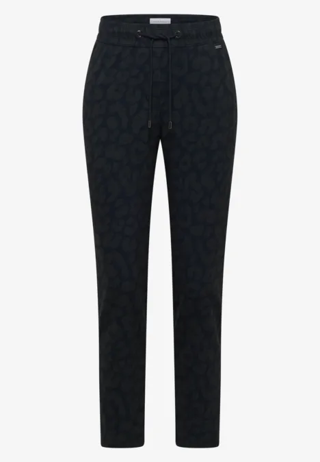 Schwarze, gerade geschnittene Damenhose mit dezentem Leopardenmuster.
