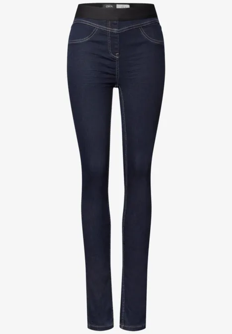 Schlichte, dunkelblaue Skinny-Jeans mit schmalem Schnitt und klassischen Taschen.