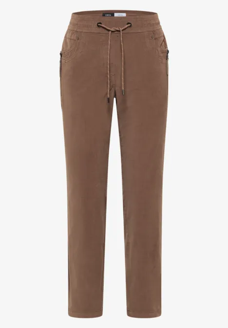 Mid Waist Slim Leg Hose im Casual Fit earthy taupe Braune, gerade Hose mit elastischem Bund, Tunnelzug und seitlichen Reißverschlusstaschen.