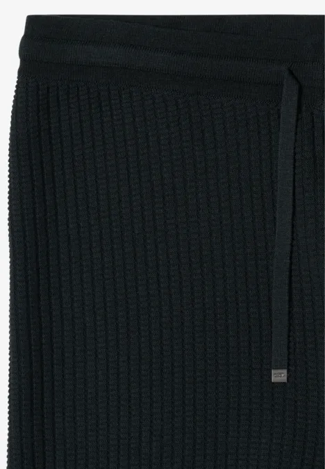 Schwarzer gerippter Strickrock mit Bindeband an der Taille