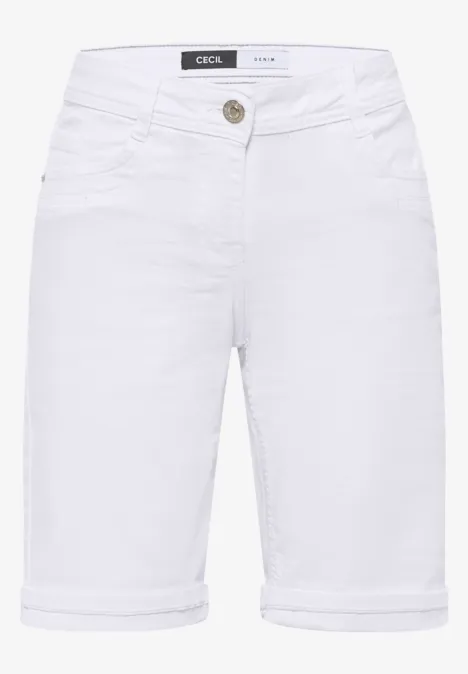 Bermuda blanc pour femmes avec revers, fermeture boutonnée et poches latérales.