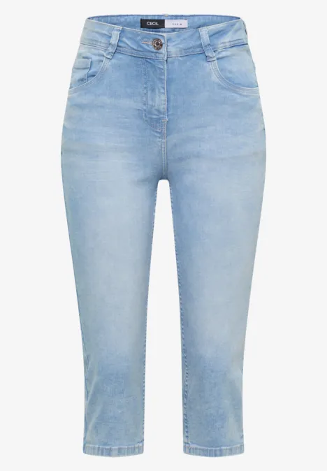 Helle, knöchellange Damenjeans mit engem Schnitt, fünf Taschen und Knopfverschluss.