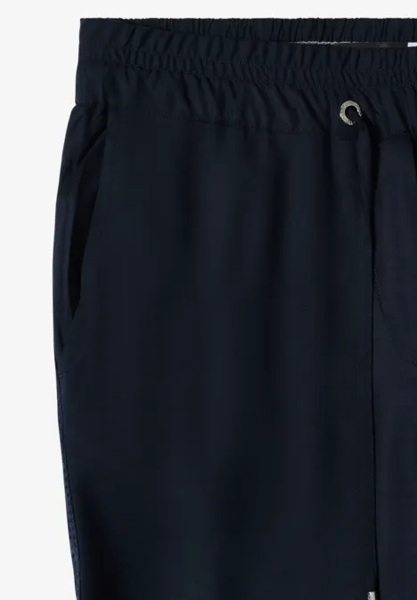 Dunkelblaue Jogginghose mit elastischem Bund und seitlichen Eingrifftaschen.