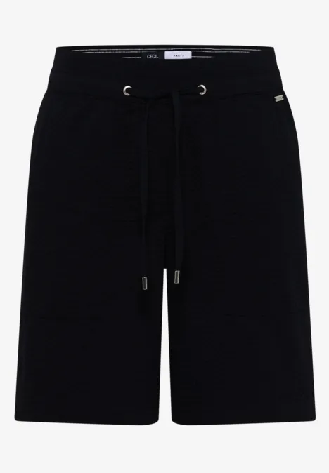 Schwarze, knielange Shorts mit elastischem Bund und Kordelzug.