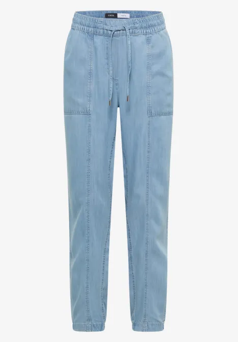 Lichtblauwe denim joggingbroek met elastische taille, trekkoord en opgestikte zakken.