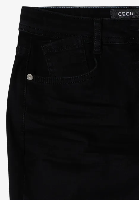 Jean noir femme de la marque Cecil, coupe ajustée avec poches avant classiques.