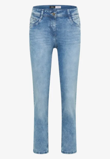 Jean taille moyenne, coupe Slim Leg et style décontracté light blue wash Jean femme droit, bleu clair, coupe classique, 5 poches, effet délavé léger