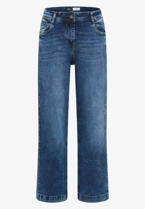 Jean à jambes larges avec des bandes en galon mid blue wash Un jean bleu classique à taille haute, coupe droite et jambes larges.