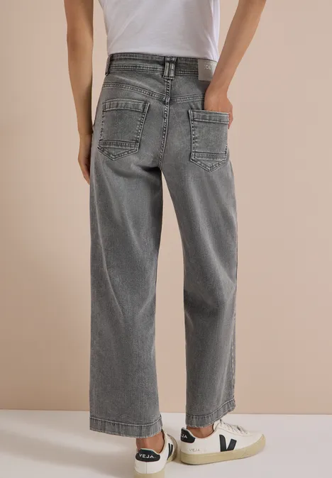 Jeans met High Waist en Wide Leg pijpen in een Loose Fit pasvorm light grey wash Grijze high-waist jeans met rechte, wijdvallende pijpen, opgestikte achterzakken en enkellengte.