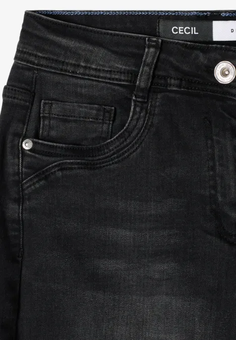 Schwarze Jeans mit sichtbarer Markenlabel 'CECIL' und vorderer Tasche.