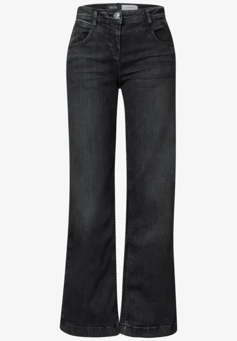 Zwarte high-waist jeans met bootcut pijpen, vijf zakken en knoopsluiting.
