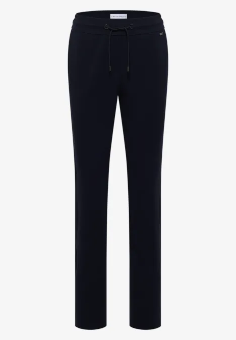 Un pantalon de détente bleu marine avec ceinture élastiquée et cordon.