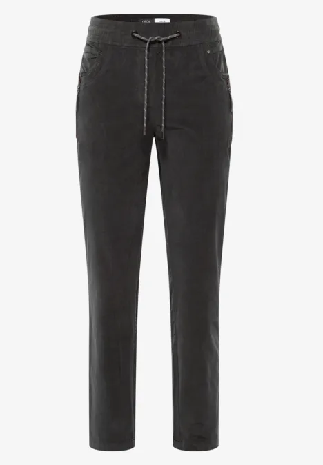 Jean noir taille haute à cordon, coupe droite.