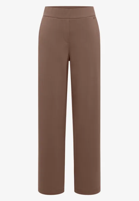 Pantalon marron droit à taille haute et jambes larges.