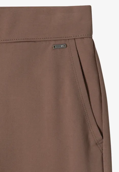 Jupe marron taille haute avec poche latérale et petit logo métallique