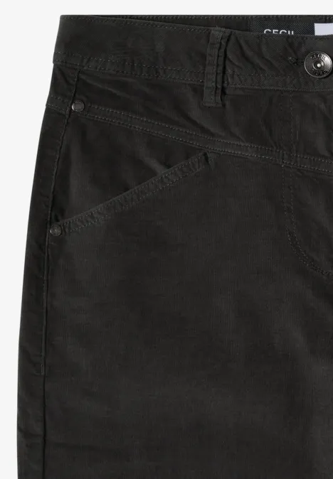 Jean noir avec poche latérale et fermeture à bouton