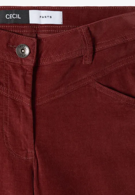 Pantalon bordeaux avec bouton, poches et étiquette 'CECIL'.