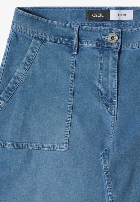 Hellblaue Jeansshorts mit aufgesetzten Taschen und hohem Bund von CECIL.