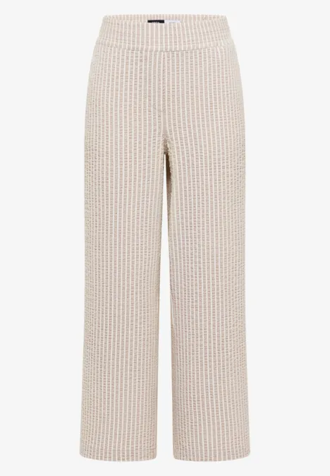 Weite beige Hose mit feinen roten Streifen, gerader Schnitt und hohem Bund.