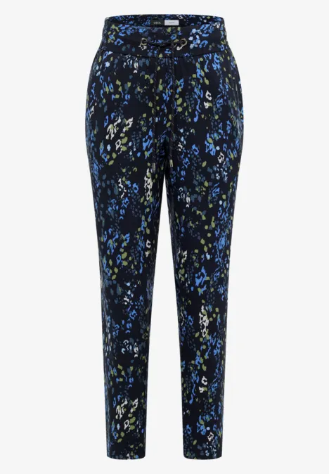 Damenhose mit geradem Bein, schwarzem Grund und blau-grünem abstrakten Blumenmuster.