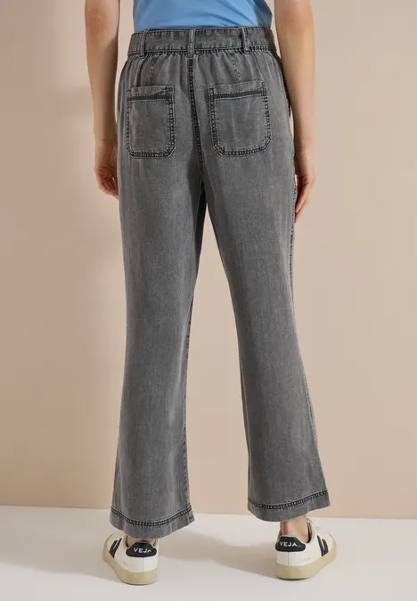 Pantalon à jambes larges avec ceinture à nouer mid grey random wash Jean gris ample, taille élastique, poches plaquées vue de dos