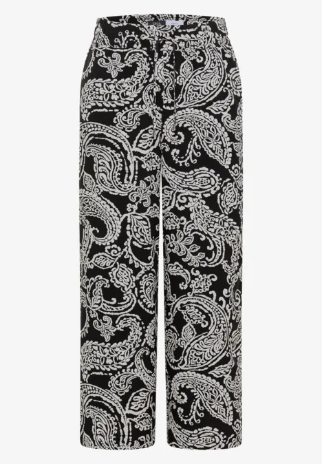 Zwarte, wijdvallende broek met wit paisley bloemenpatroon