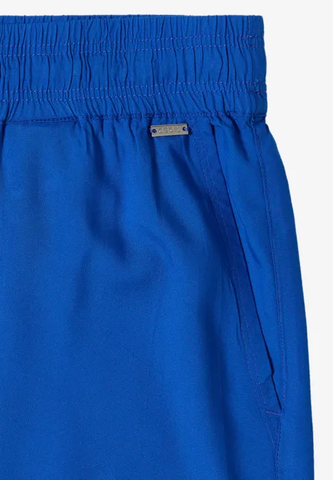 Knielange blaue Sporthose mit elastischem Bund und Seitentaschen.