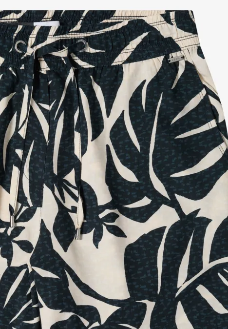 Weiße Hose mit schwarzem Palmenblätter-Print und Bindegürtel