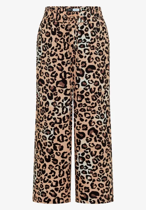 Wijde broek in bruin met opvallende luipaardprint, hoge taille en rechte, vloeiende pasvorm.